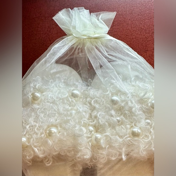 NWT Amanda Blu Curly Pearl Slippers – White - Picture 7 of 9